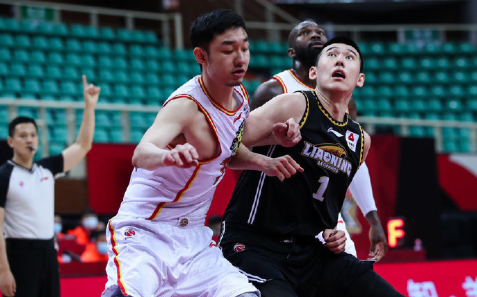 今夜体能课后；里尔篮板制胜备战欧篮联；话题不断；团队化学反应显著的简单介绍