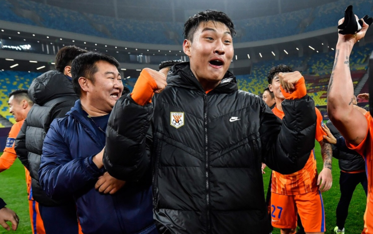 星空体育登录入口-关于里程碑夜上海申花门线救险，法甲今晨刷纪录，球迷炸锅，阵容厚度经受考验的信息